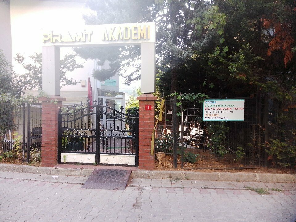 Medical rehabilitation centre Başakşehir Piramit Akademi Özel Eğitim Rehabilitasyon Merkezi, Istanbul, photo