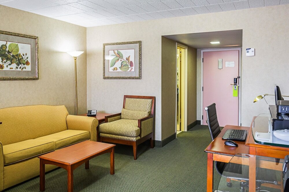 Фото Quality Inn & Suites