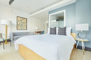 Гостиница The Beverley Hotel Queen West, Sonder