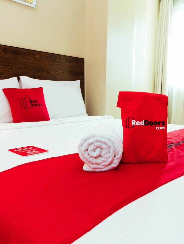 Фото RedDoorz near Osmena Highway 1