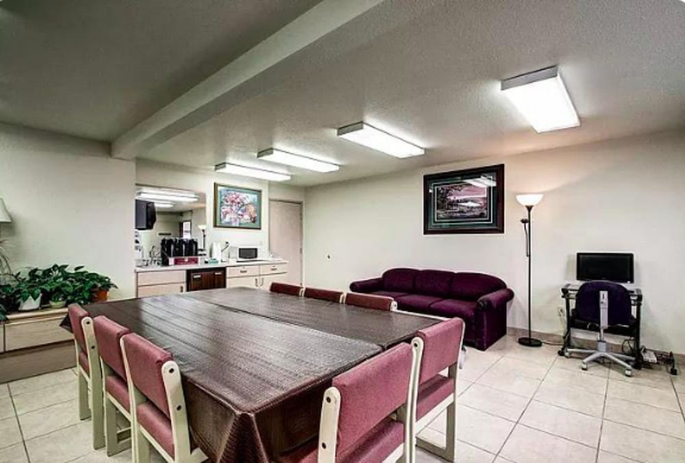 Фото SureStay Hotel by Best Western Wells