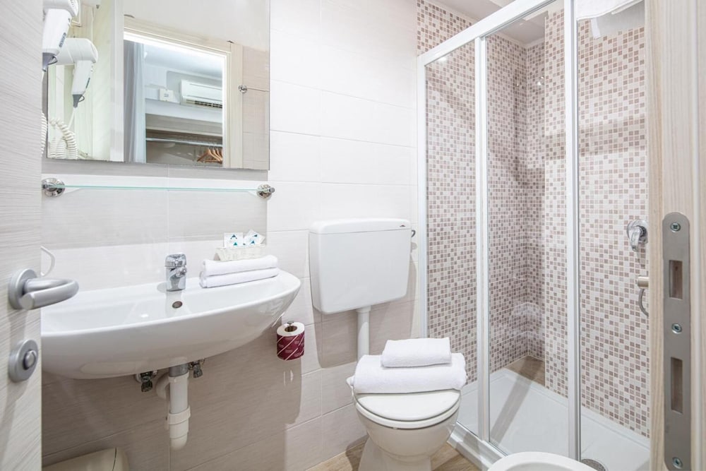 Фото Hotel Pigalle