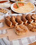 Basak Unlu Mamulleri (İzmir, Karşıyaka, Bahçelievler Mah., Gün Sazak Blv., 5) ، مقهى
