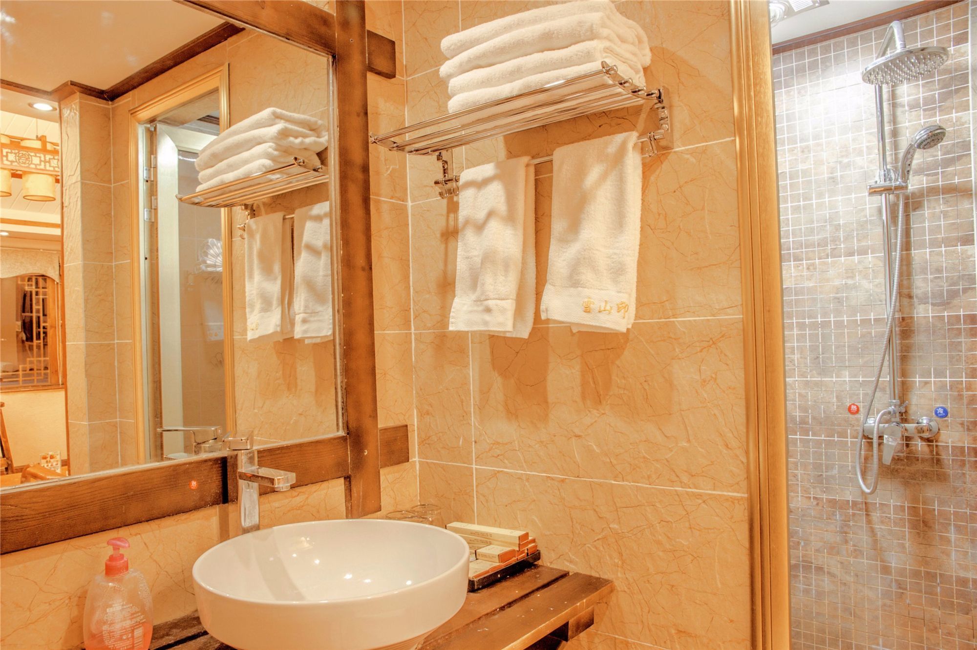 Фото Lijiang Xueshanyu Inn