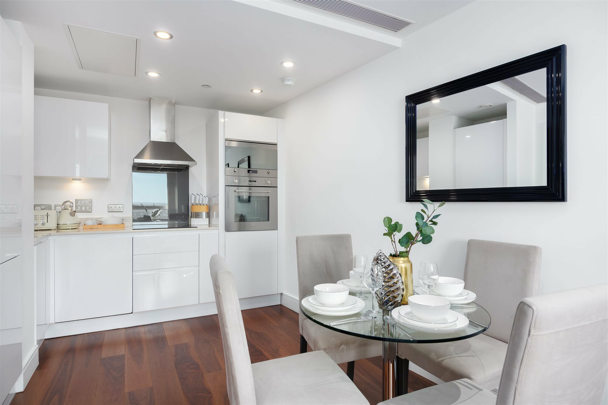 Фото Lincoln Plaza London, Curio Collection by Hilton