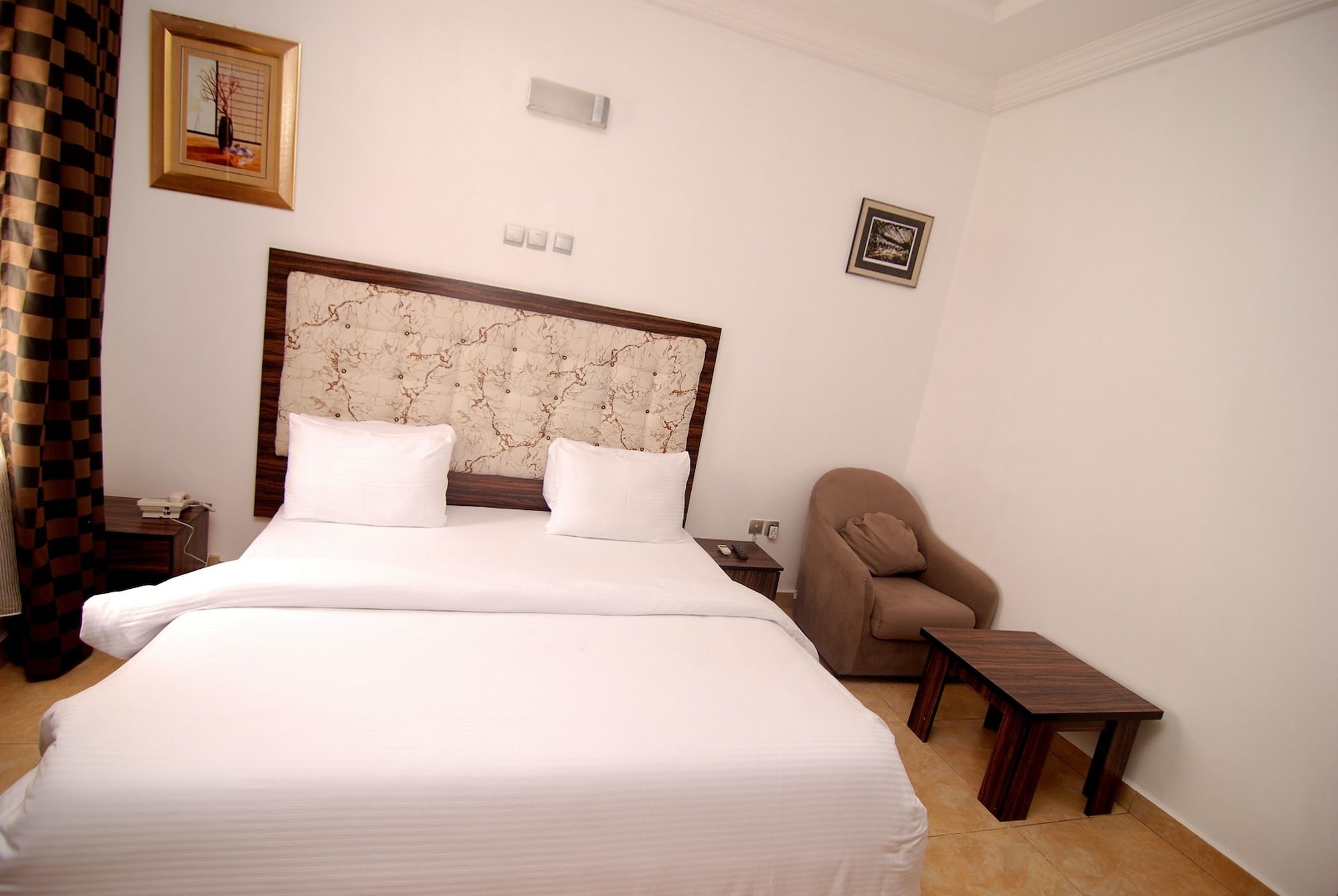 Фото The Grosvenor Suite