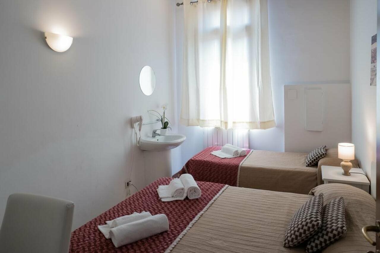 Фото Backpackers House Venice - Hostel