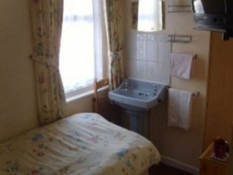 Фото Holly Lodge Guest House