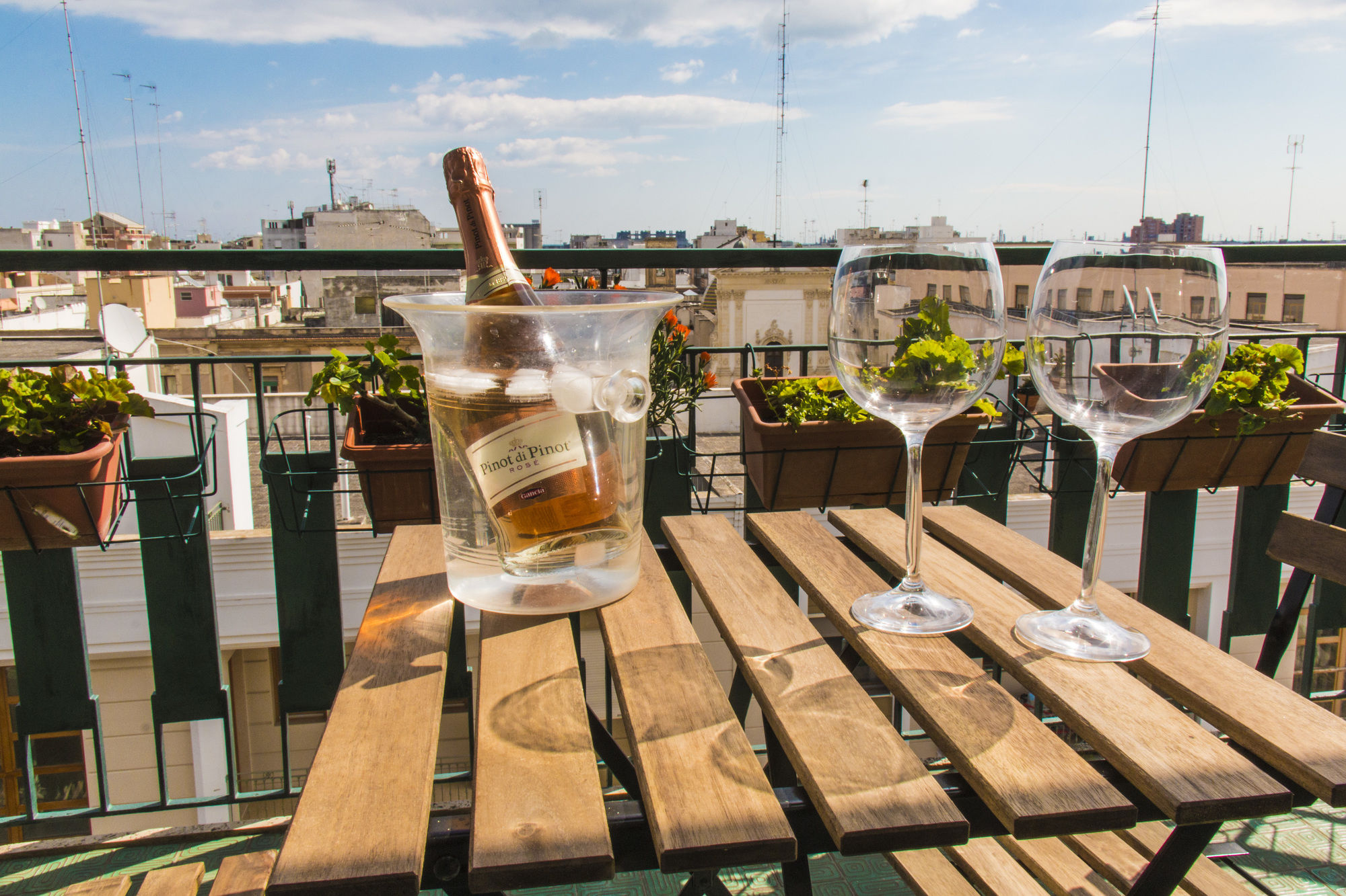 Фото Penthouse Station Luxury Suites & Apts