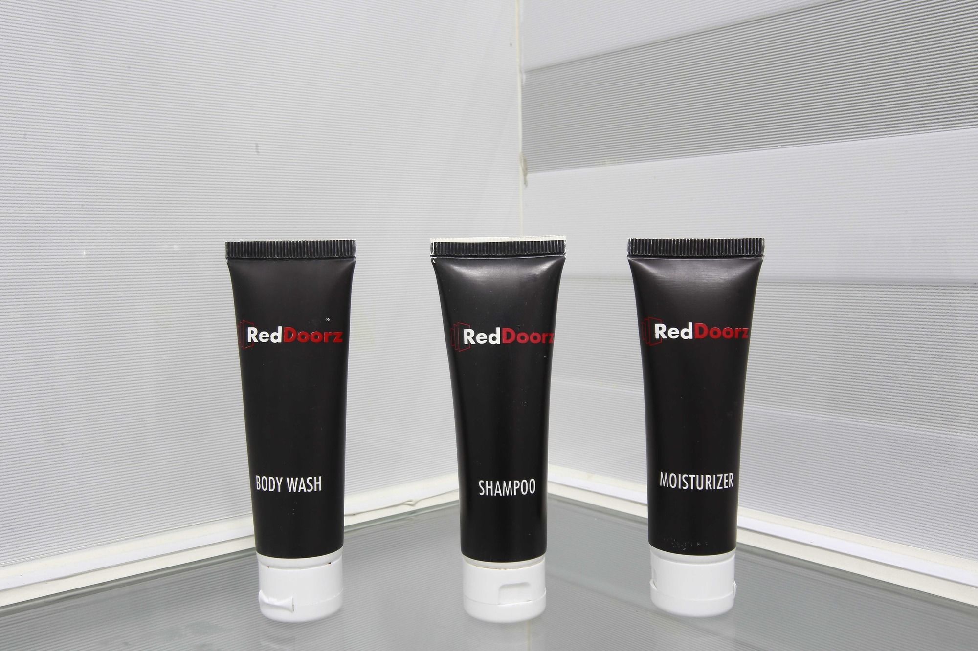 Фото RedDoorz @ Tondano Benhil