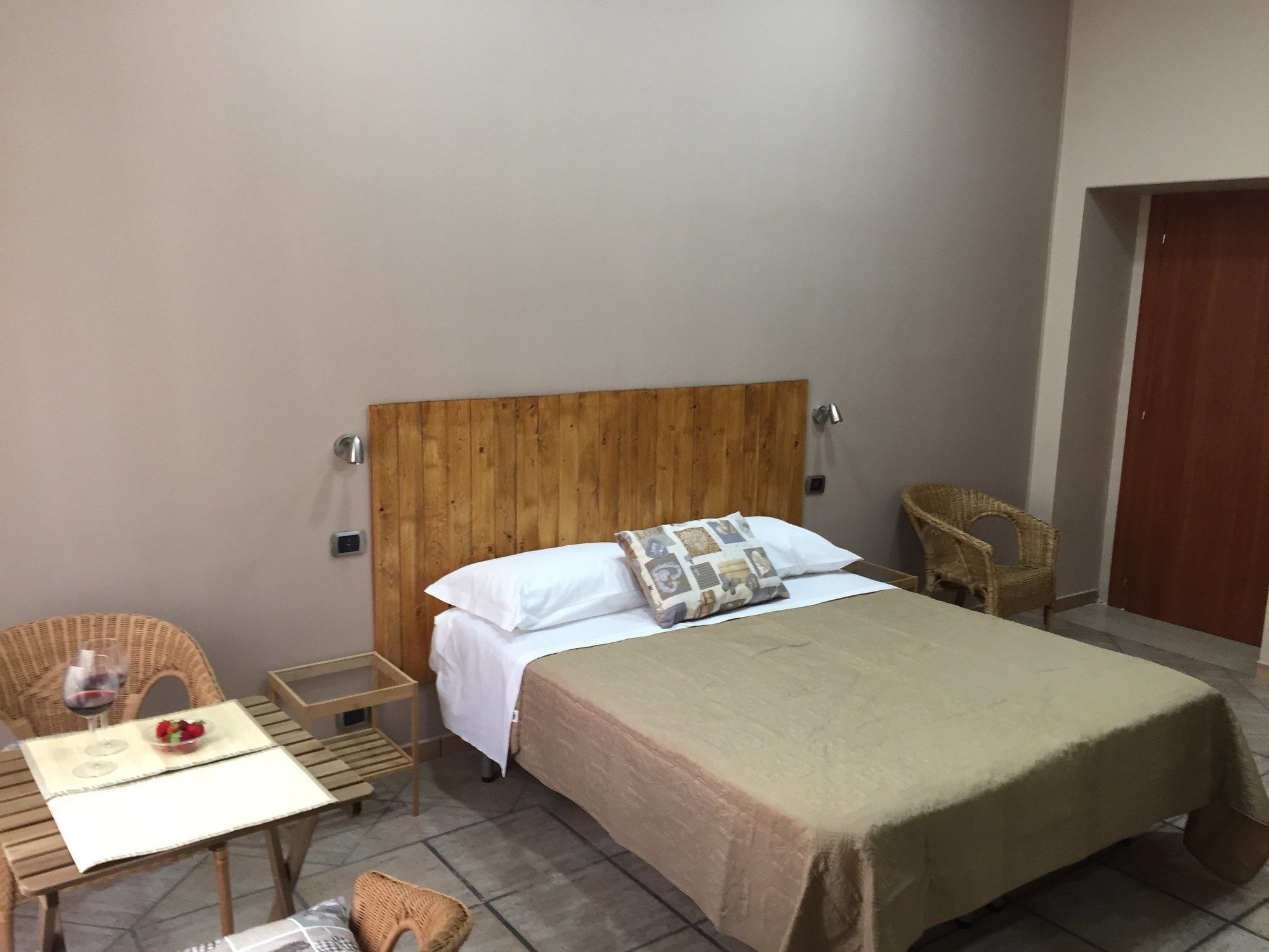 Фото Naples to live