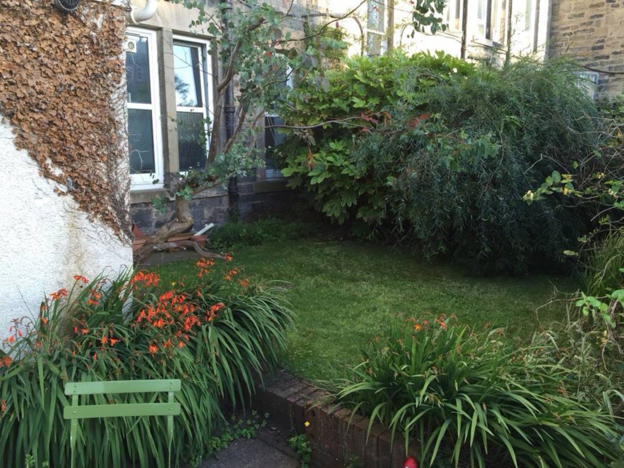 Фото Central and Spacious 2 Bedroom Flat With Garden