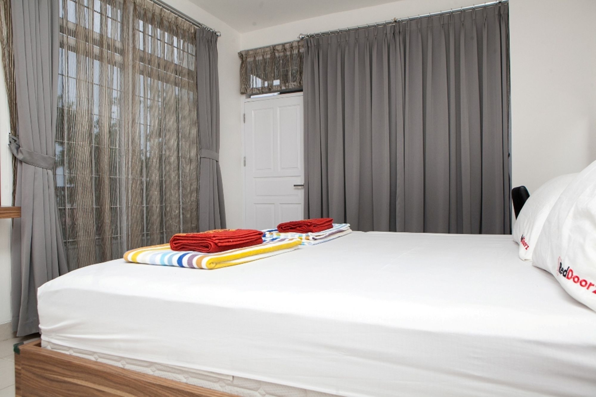 Фото RedDoorz Plus near Sukajadi 2