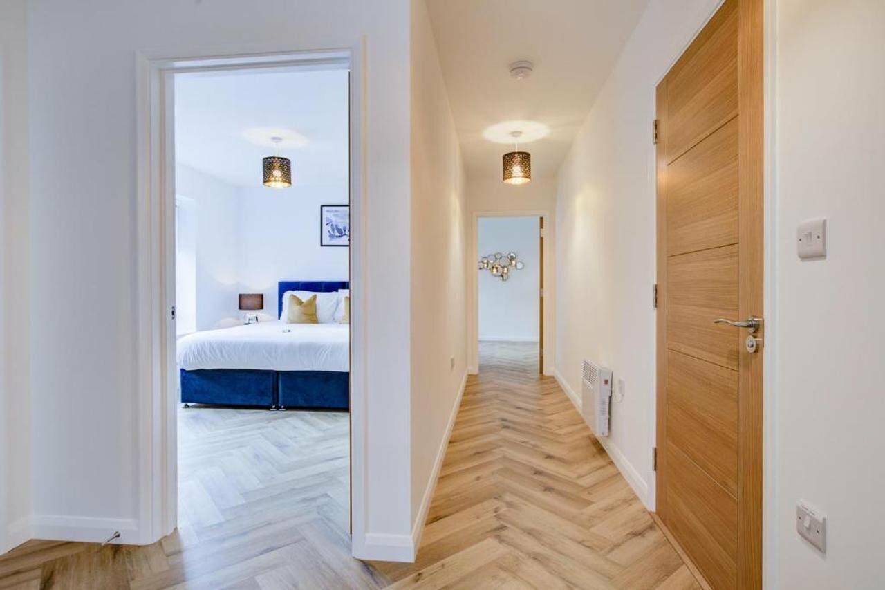 Фото Hybrid Resi - Mitcham