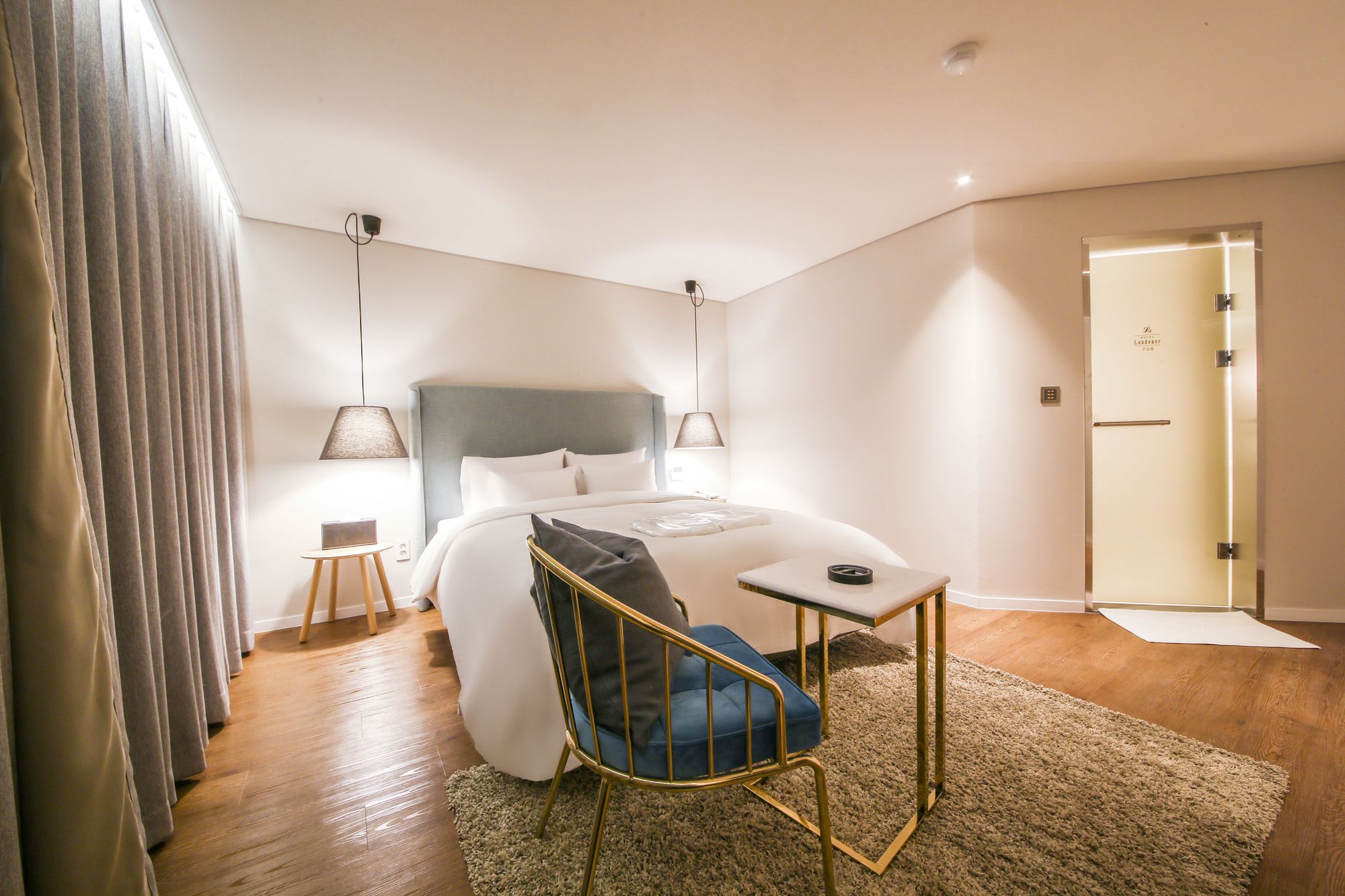 Фото Hotel Londoner Yongwon