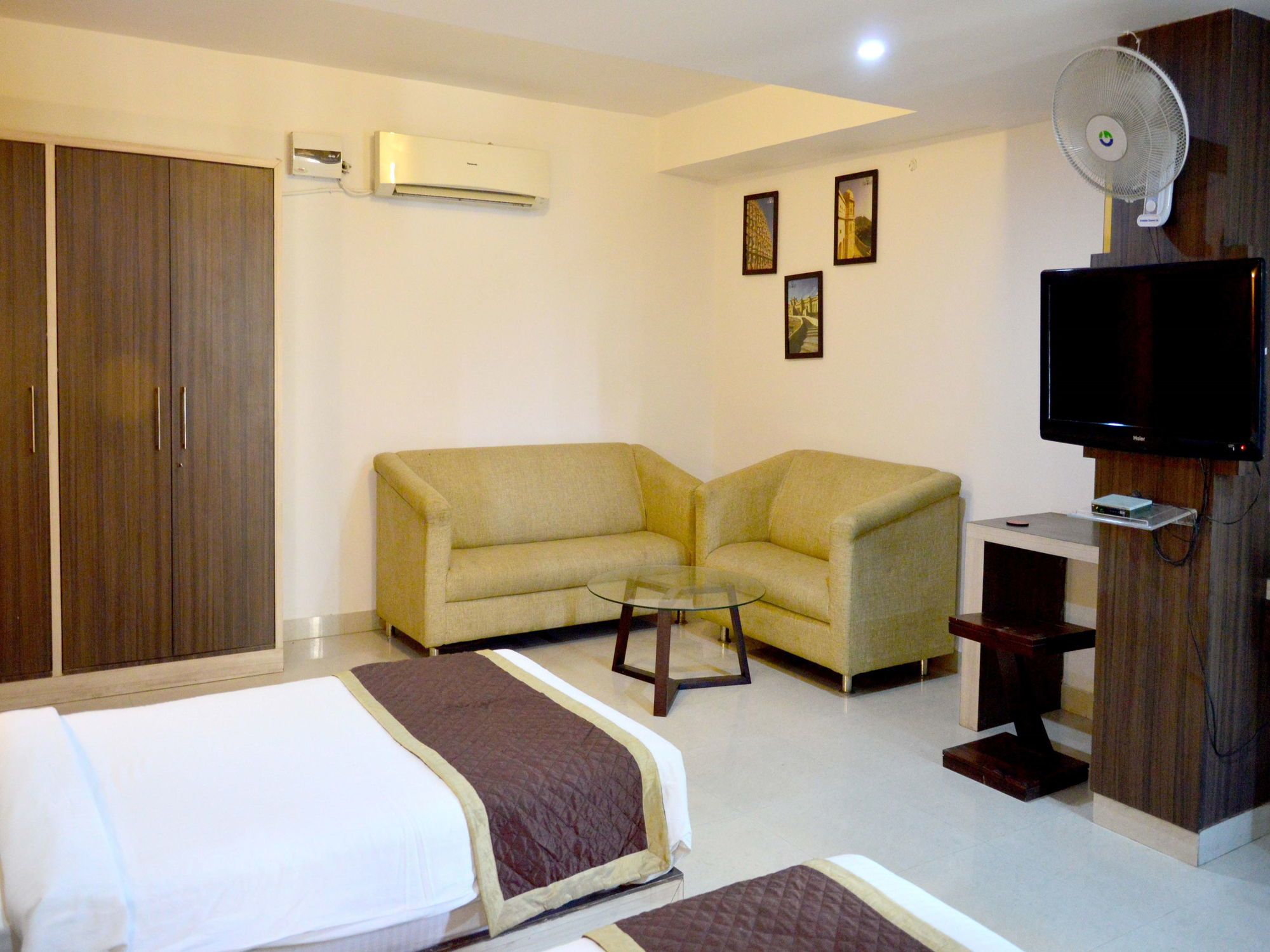 Фото Dodas Palace by ShriGo Hotels