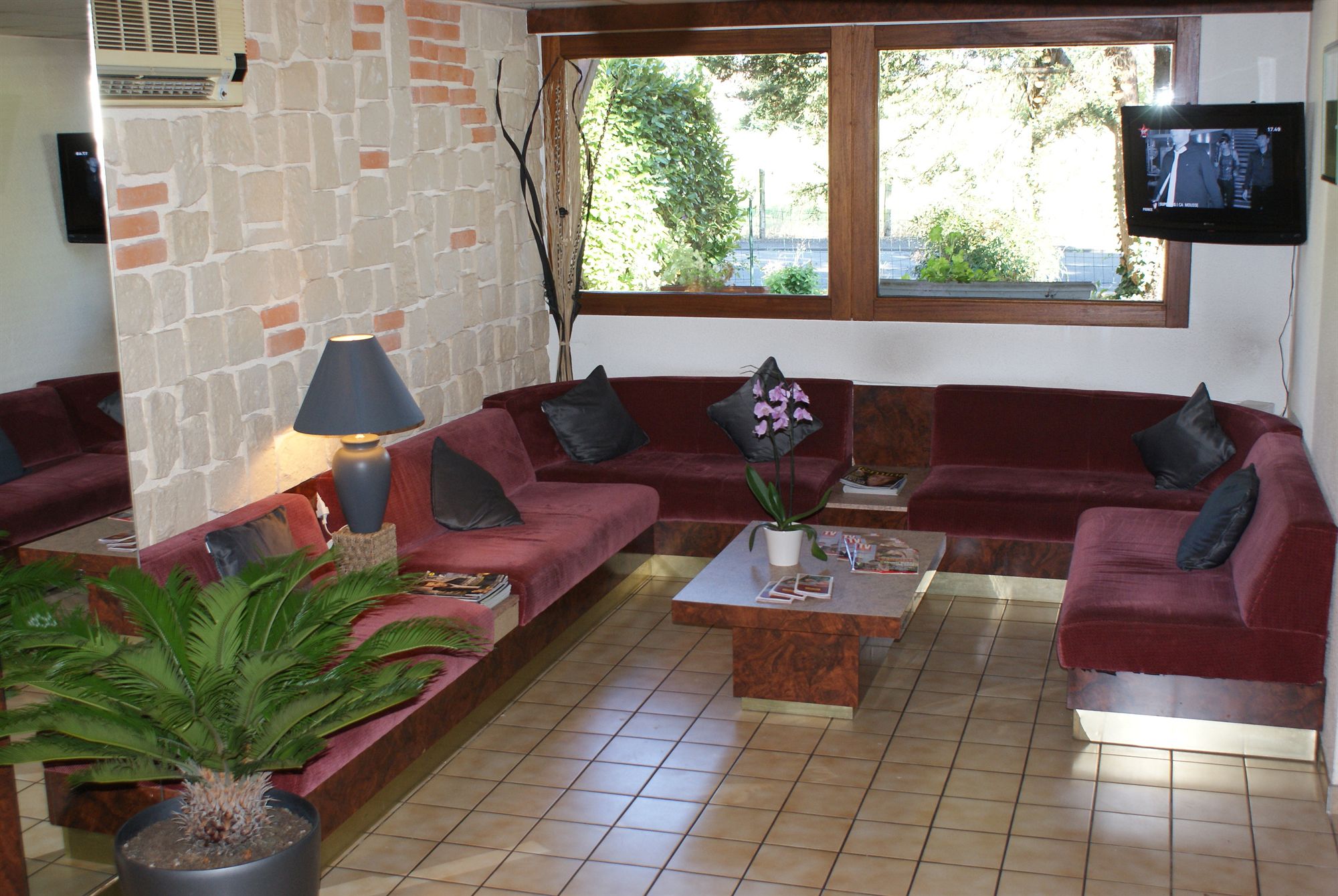 Фото Brit Hotel Confort Pau Lons