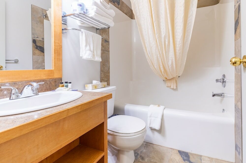 Фото Canmore Rocky Mountain Inn