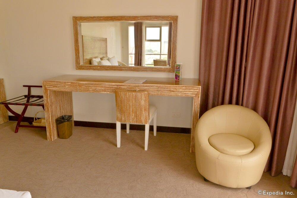 Фото Castle Peak Hotel