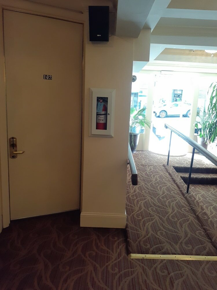 Фото Fitzgerald Hotel