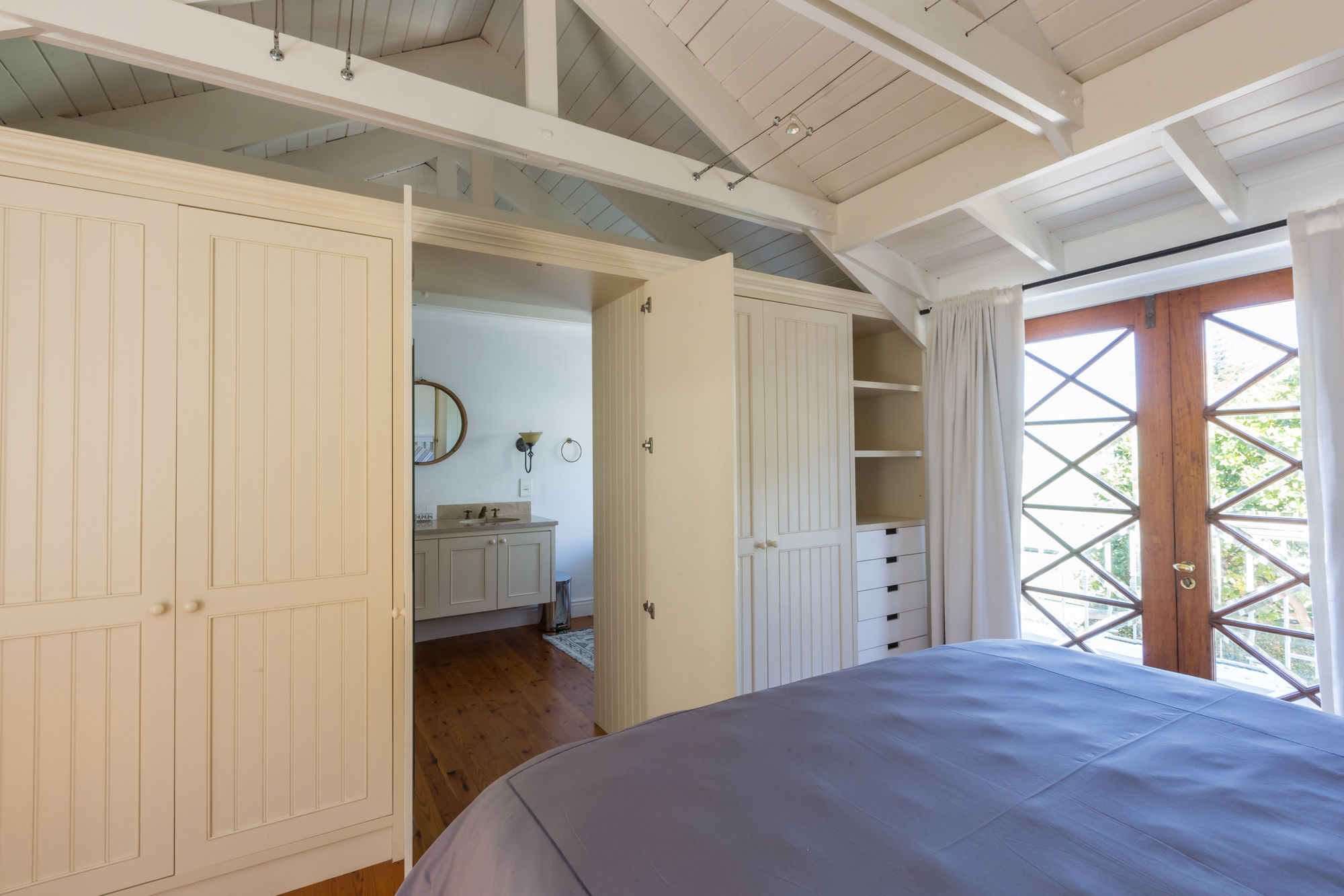 Фото The Majestic Apartment