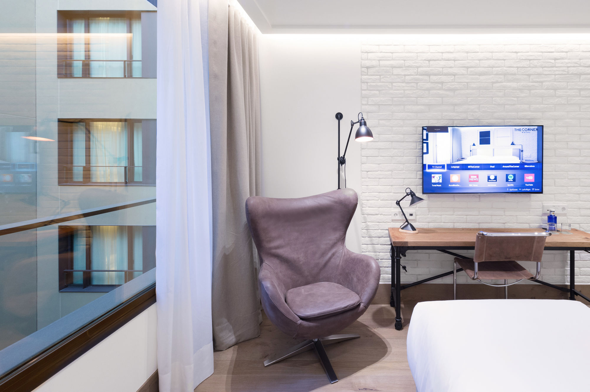 Фото The Corner Hotel