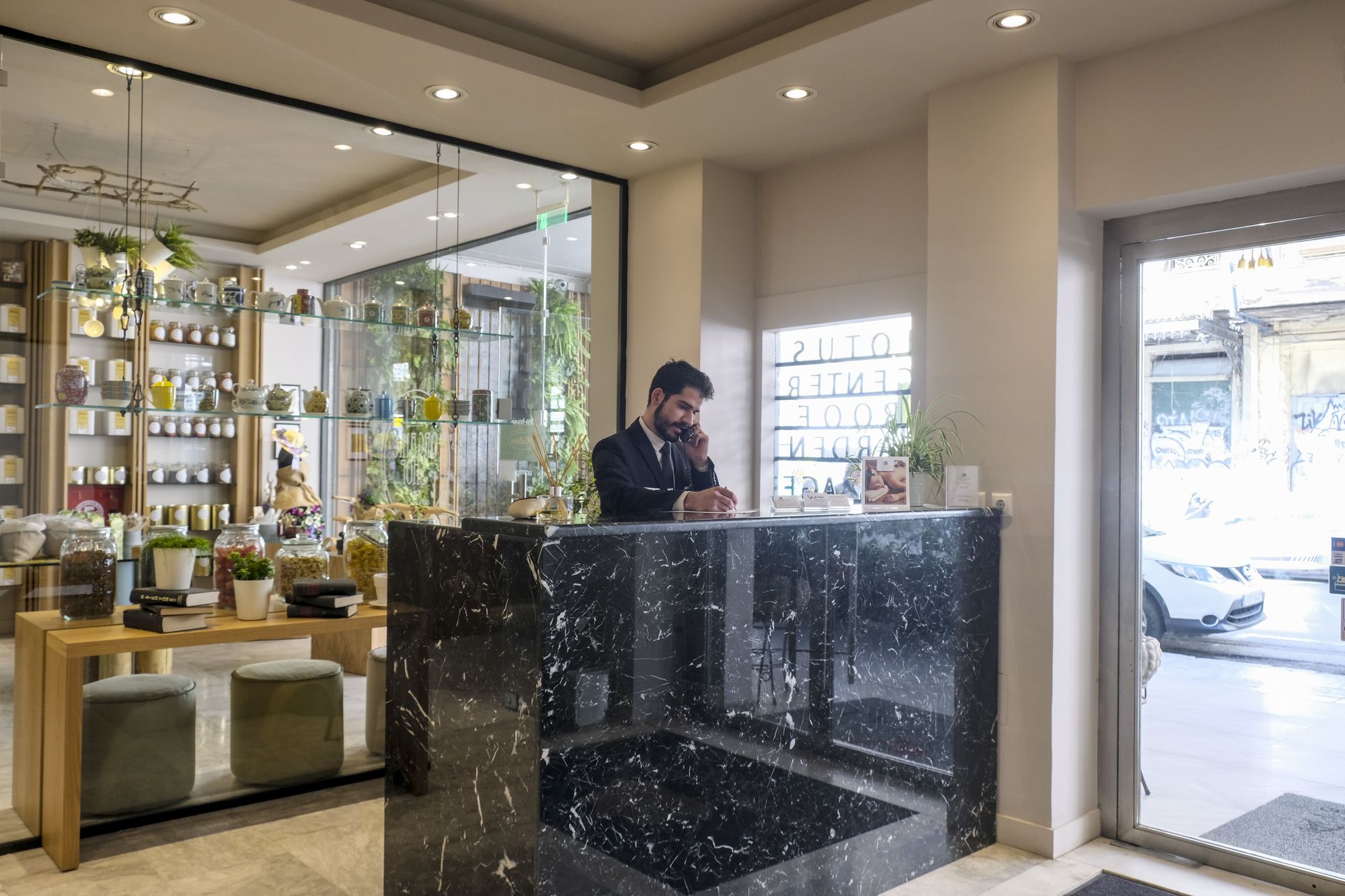 Фото Lotus Center Apartments