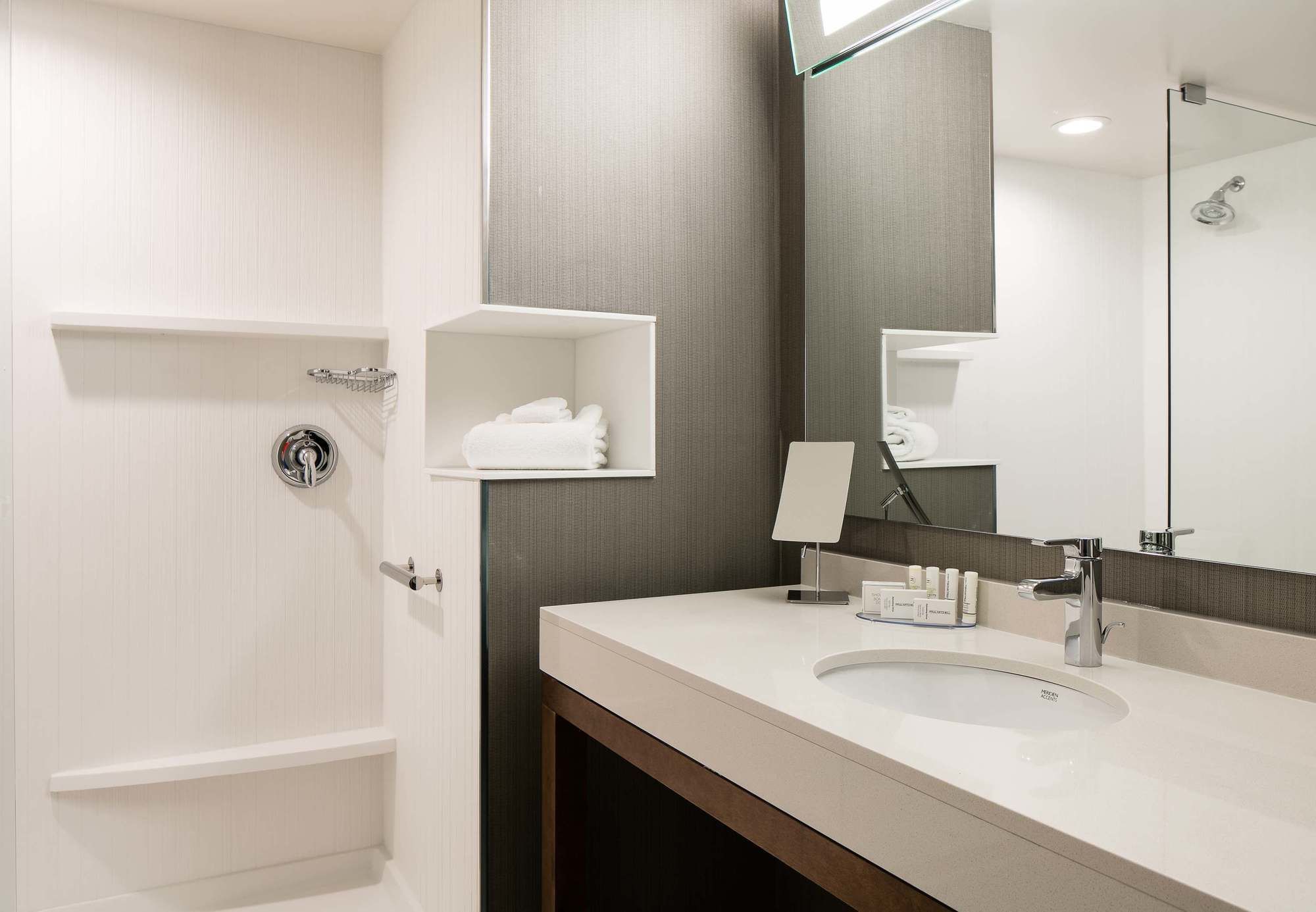 Фото Courtyard by Marriott Omaha Bellevue Beardmore Event Center