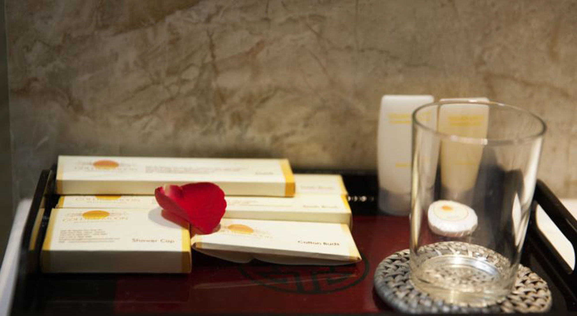 Фото Golden Moon Suite Hotel