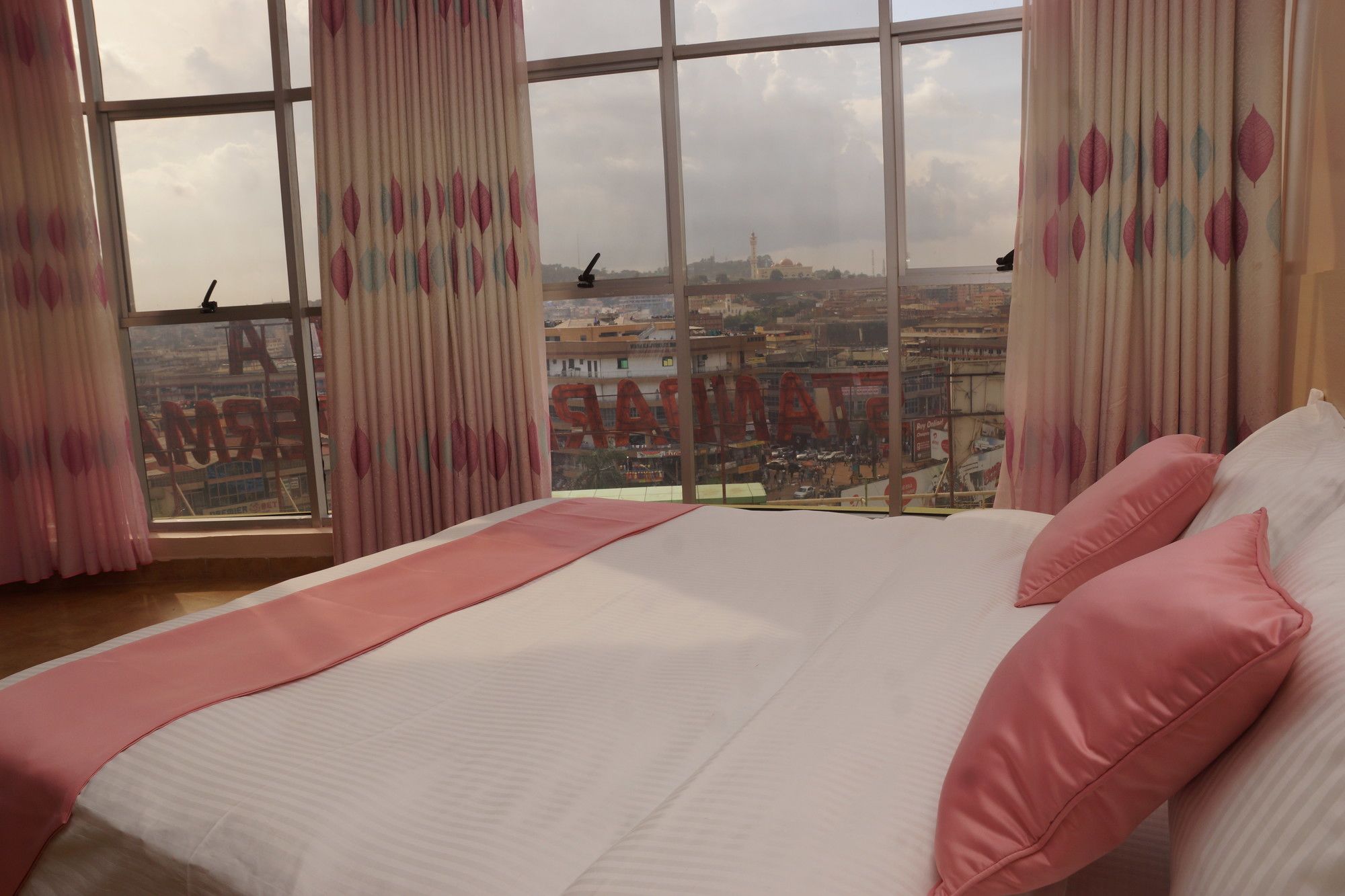 Фото Là Ponye Hotel Apartment