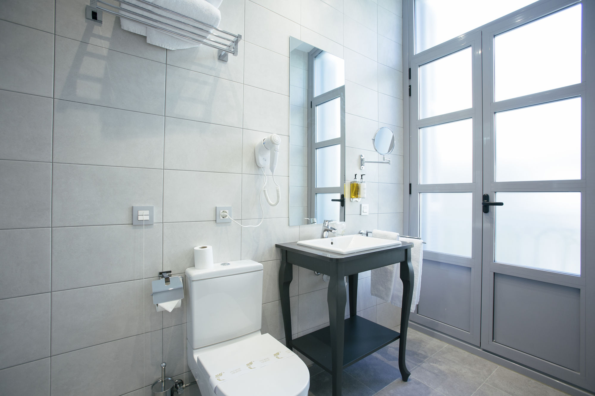 Фото Legazpi Doce Rooms & Suites