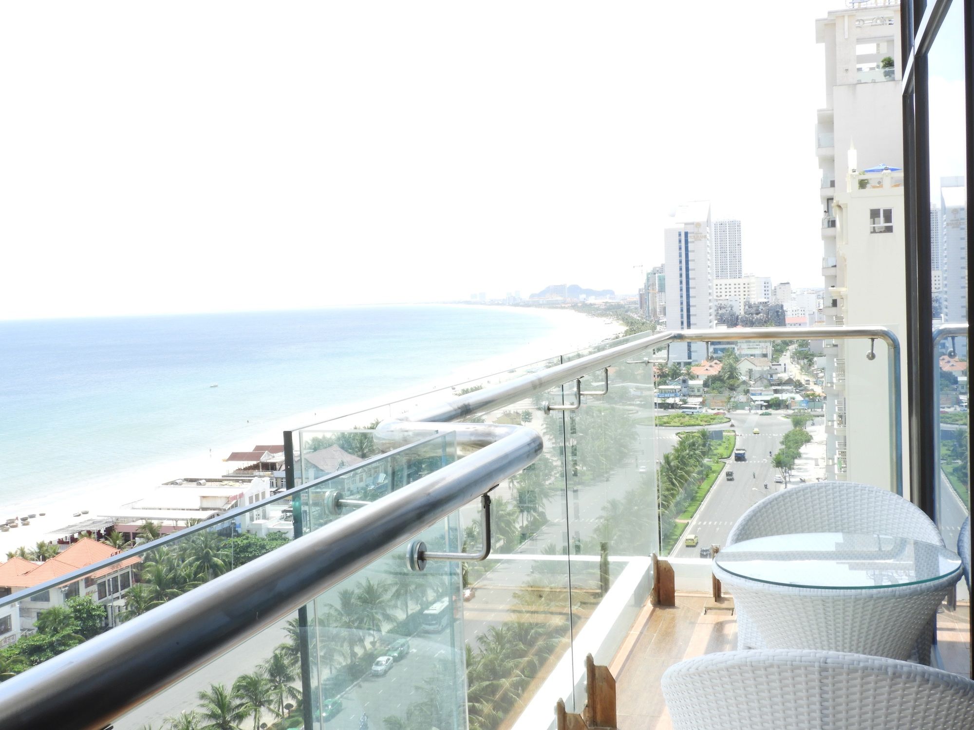 Фото Mandila Beach Hotel DaNang