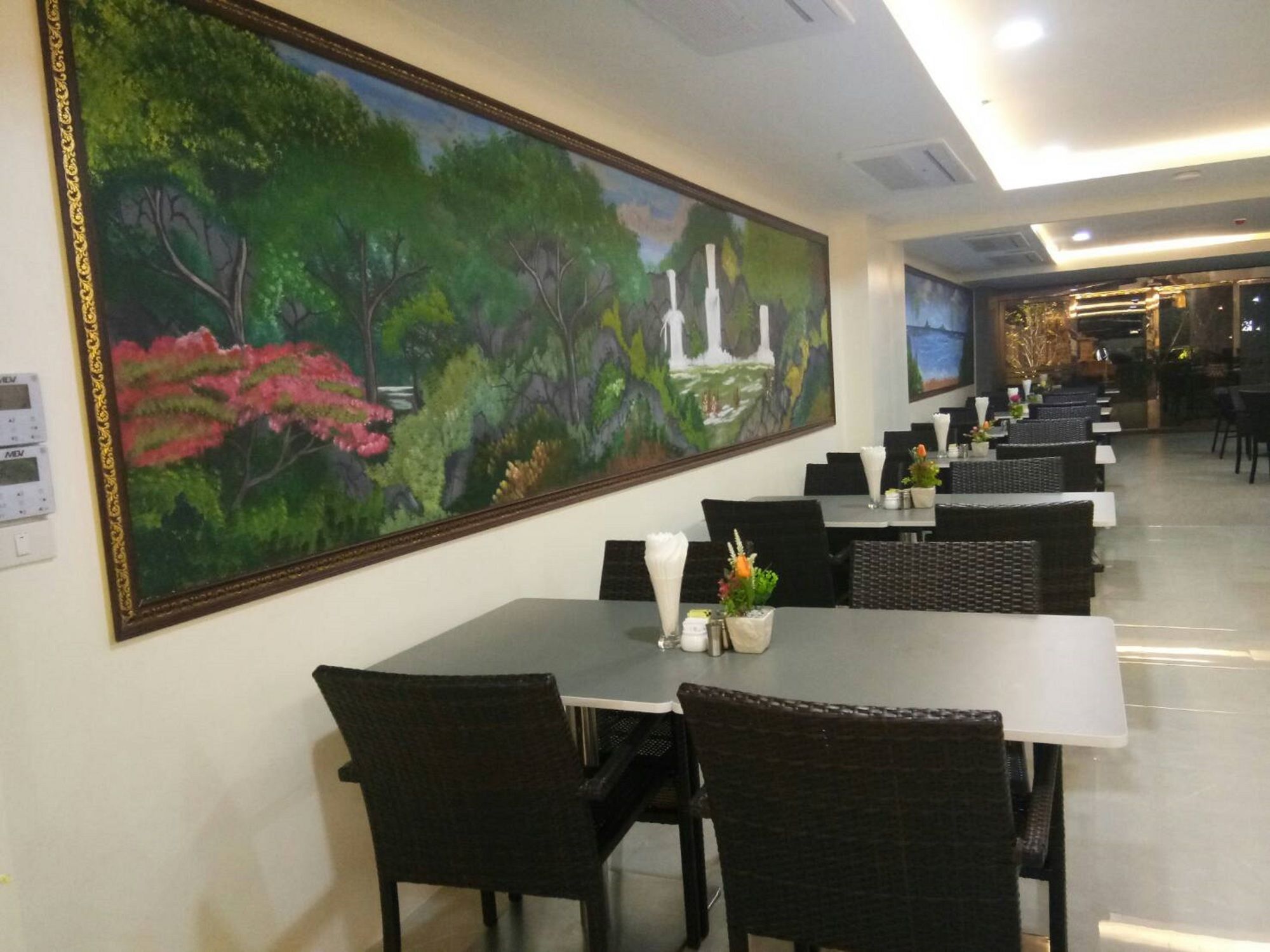 Фото Golden Jomtien Beach Hotel