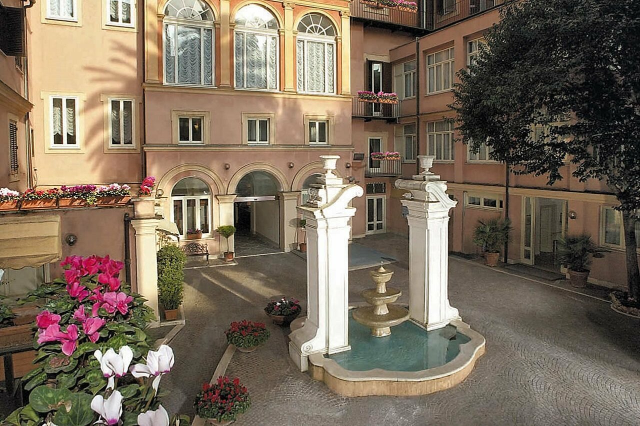 Фото отеля 1