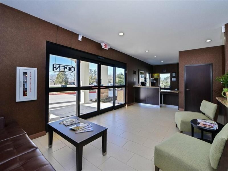 Фото Americas Best Value Inn & Suites Cuero