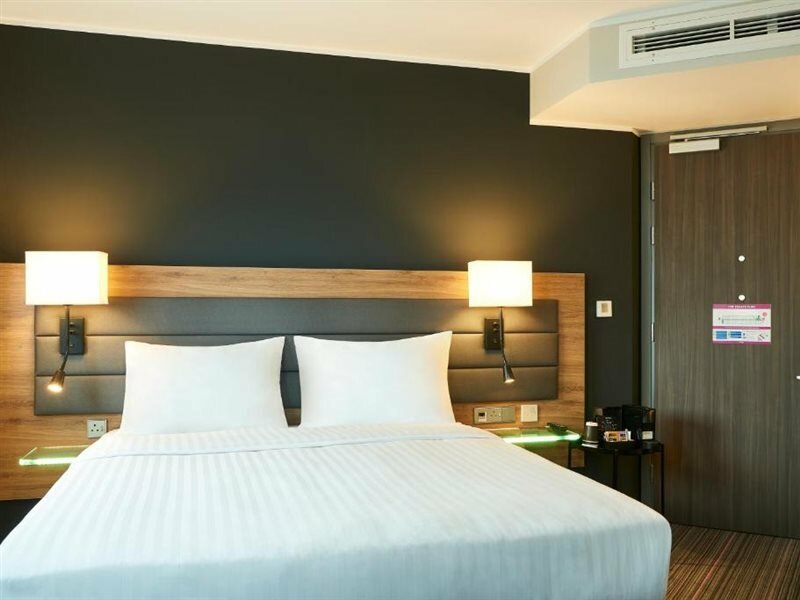 Фото Moxy Southampton