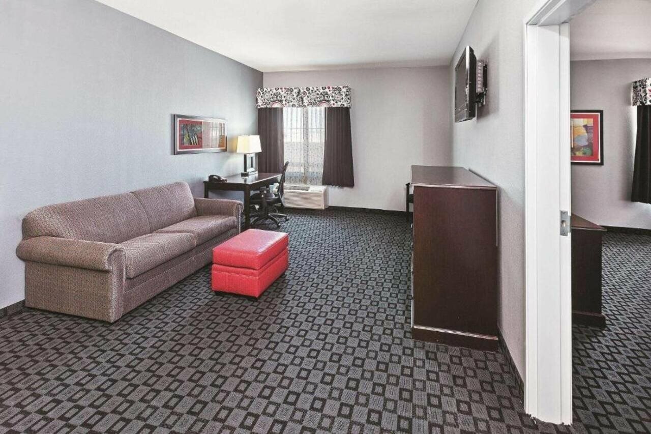 Фото La Quinta Inn & Suites by Wyndham Decatur