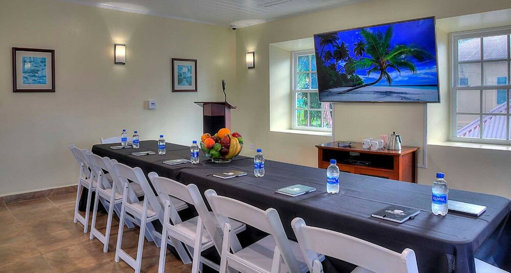 Фото Company House Hotel