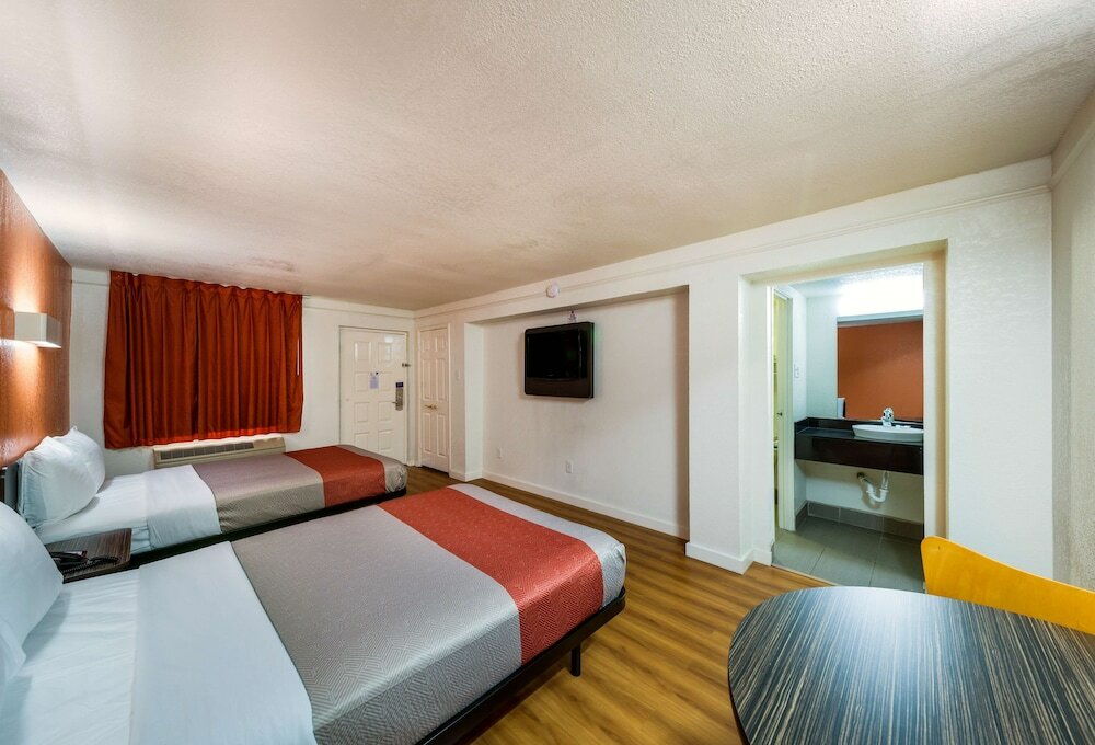 Фото Motel 6 Dallas, Tx - Farmers Branch