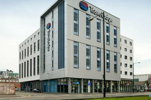 Внешний вид отеля Travelodge Manchester Central Arena в Манчестере, фото 1