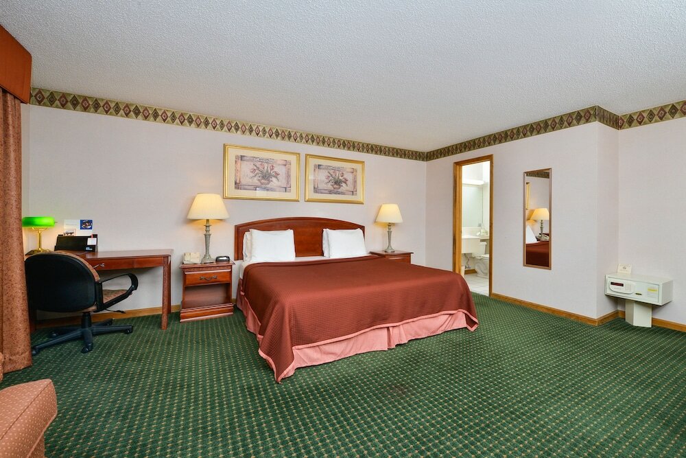 Фото Howard Johnson by Wyndham Lenox