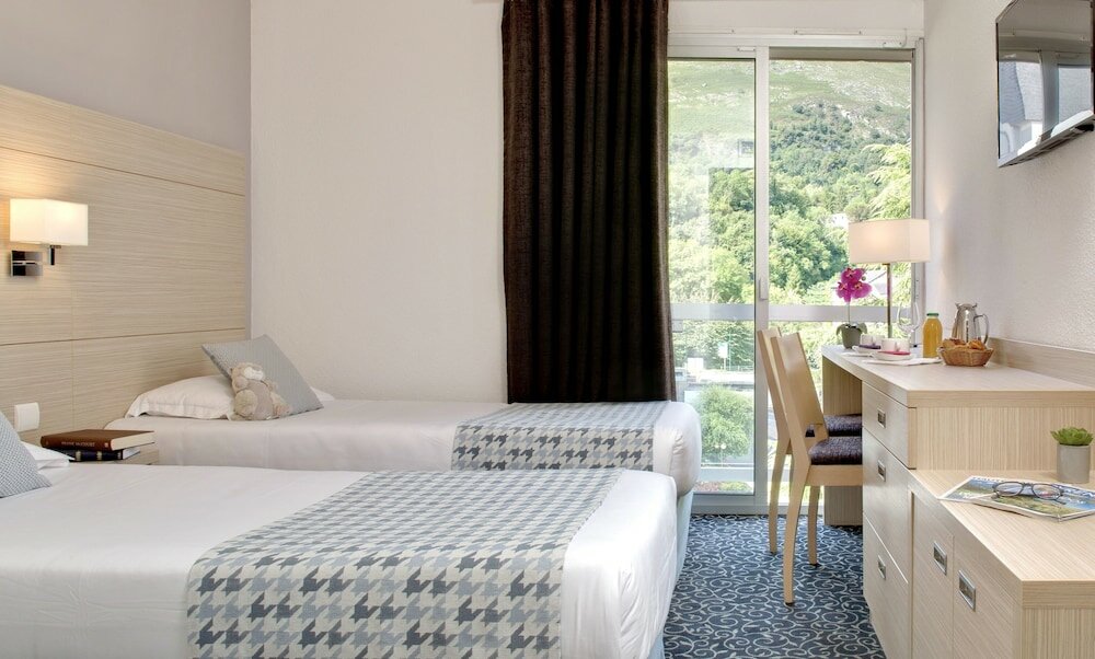 Фото Mediterranee Hotel