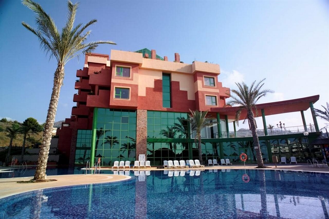 Фото Holiday World Riwo Hotel