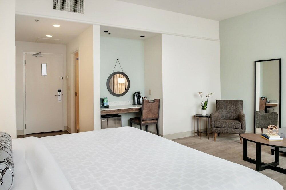 Фото St Charles Coach House, Ascend Hotel Collection