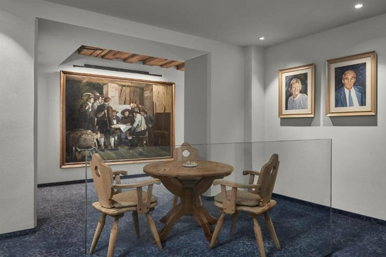 Фото Hotel Schwarzer Adler