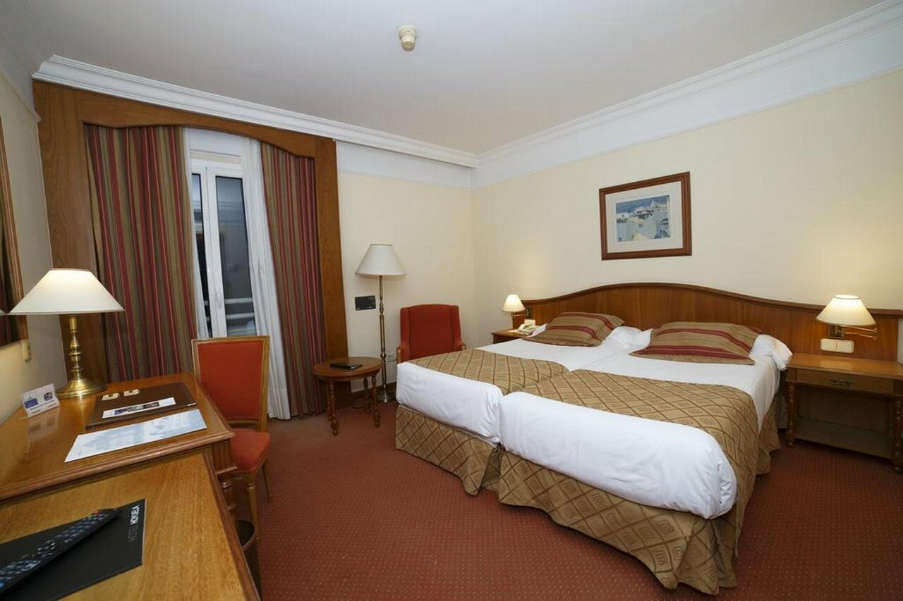 Фото Hotel Hoyuela