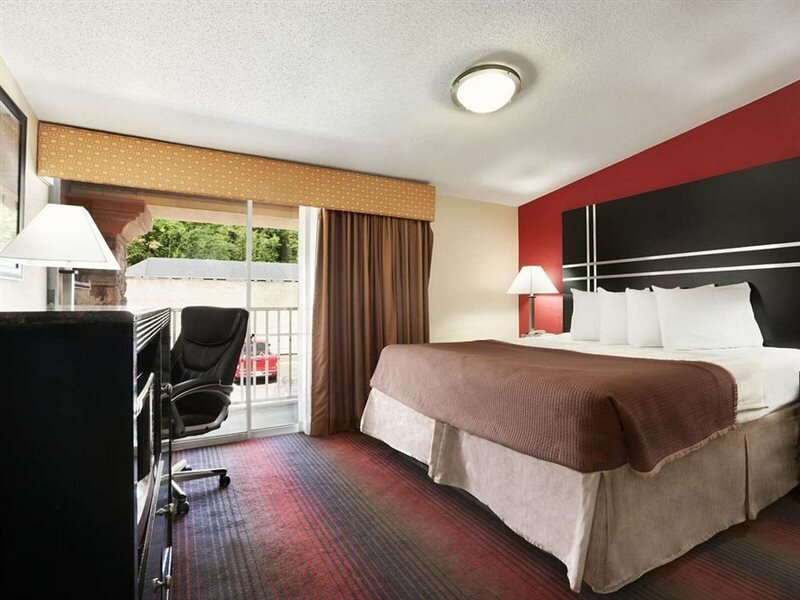 Фото Howard Johnson by Wyndham North Plainfield