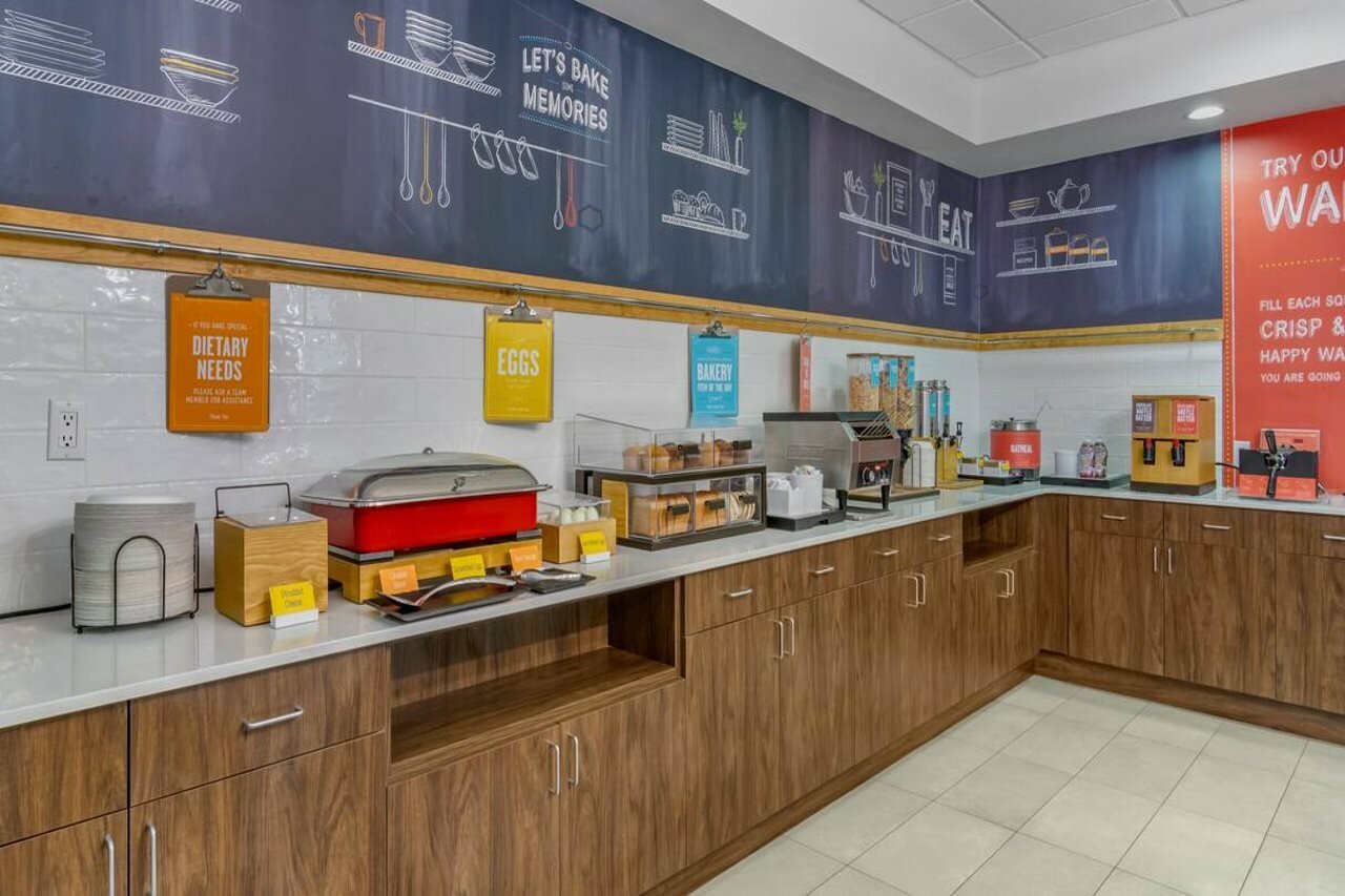 Фото Hampton Inn & Suites Edmonton West