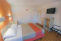 Фото Super 8 by Wyndham Charleston Wv