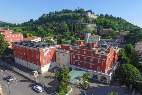 Внешний вид отеля Hotel Master в Бреше, фото 2